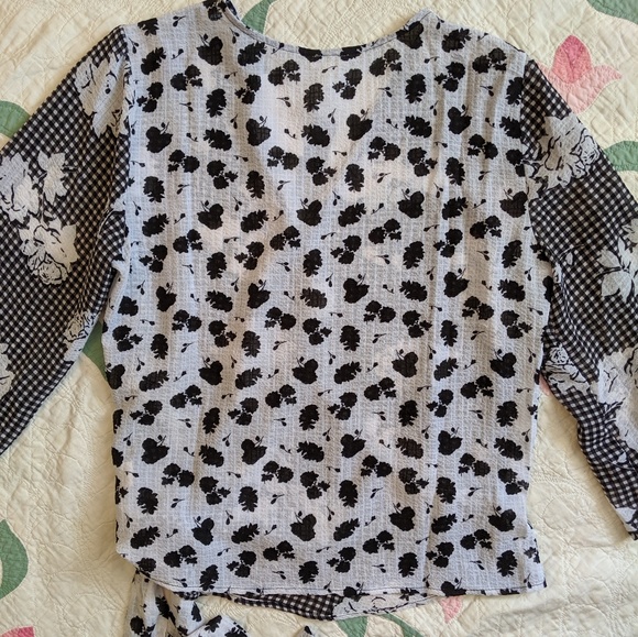 NWT Spenser Blk/Wht Floral Wrap Tie Top - Picture 6 of 8